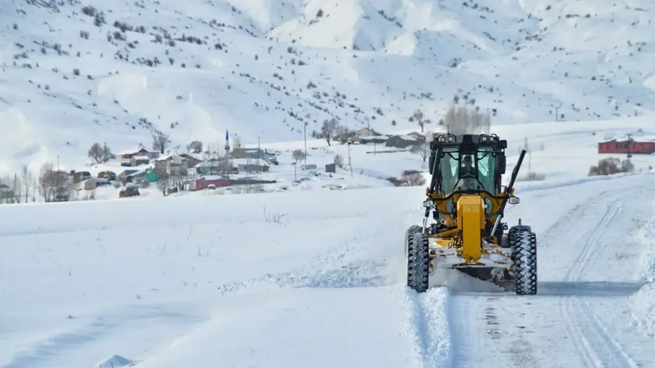 Kar yağışı nedeni ile Ağrı, Erzurum ve Iğdır'da 272 yerleşim birimine ulaşım sağlanamıyor