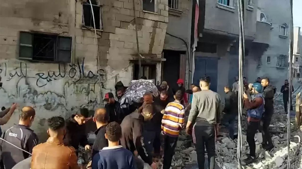 Gazze'deki hükümet: İşgal rejimi, Han Yunus'ta sözde güvenli olan 5 barınma merkezini bombaladı