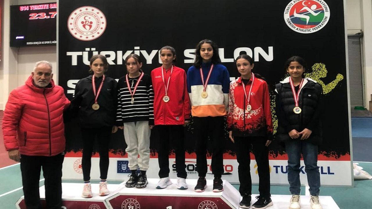 U-14 Türkiye Salon Atletizm Şampiyonası'nda Bronz Madalya ile döndü