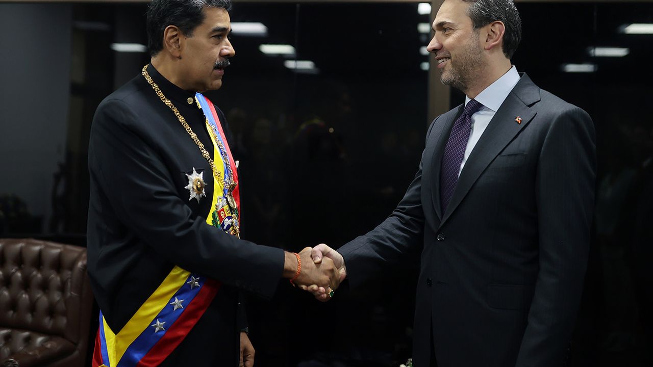 Enerji ve Tabii Kaynaklar Bakanı Bayraktar, Venezuela Devlet Başkanı Maduro ile görüştü