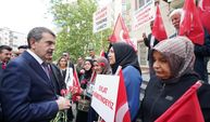 Millî Eğitim Bakanı Diyarbakır'daki Evlat Nöbeti Ailelerini Ziyaret Etti