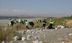 Van Gölü sahillerinde 'Çevre Temizliği' yapıldı