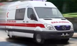 Ambulans ile işçi servisi çarpıştı: 8 kişi yaralı