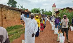 IHO Ebrar Burundi'de yüzlerce aileye gıda yardımında bulundu