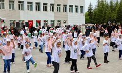 4-6 yaş Kur'an kursu yıl sonu etkinliğinde Gazze unutulmadı