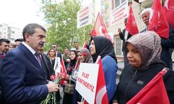 Millî Eğitim Bakanı Diyarbakır'daki Evlat Nöbeti Ailelerini Ziyaret Etti