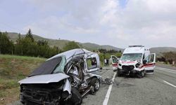 Elazığ'da Ambulansla Ticari Araç Çarpışması: 6 Yaralı