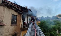 Ev yangınında 2 kişi dumandan etkilendi