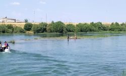 Dicle Nehri'nde Mahsur Kalan Aile Kurtarıldı