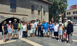 Yabancı ve Yerli Turistlere 5 Dilde Hizmet