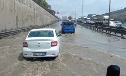 Gebze'de yoğun yağış hayatı olumsuz etkiledi