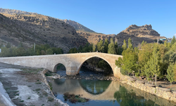 Diyarbakır'daki Bu Köprünün İşçiliği Göz Kamaştırıyor