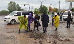 Ahlat'ta şiddetli yağış sel ve taşkınlara neden oldu