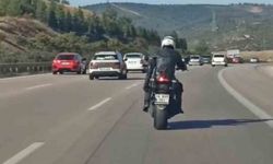 Motosiklet üzerinde dans edip kilometrelerce ilerledi