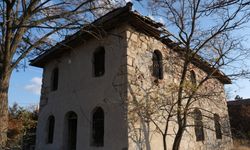 Asırlık Camii harabeye döndü