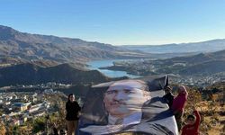 Tunceli’de dev posterle Atatürk anması