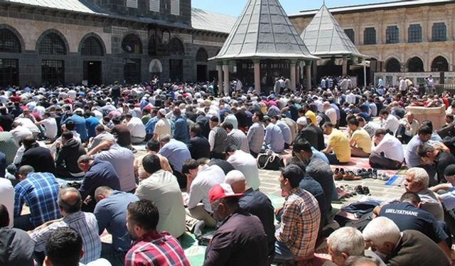 Diyarbakır da Ramazan ayının son cuma namazı kılındı