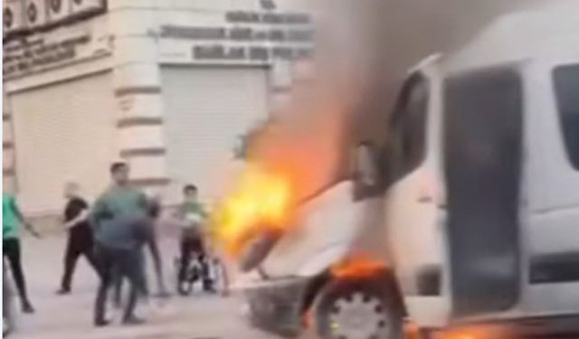 Diyarbakır'da Öğrenci Servis Minibüsü Alevlere teslim