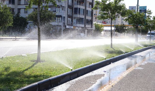 Diyarbakır'da Yeşil Alan Sulama Çalışmaları Başladı