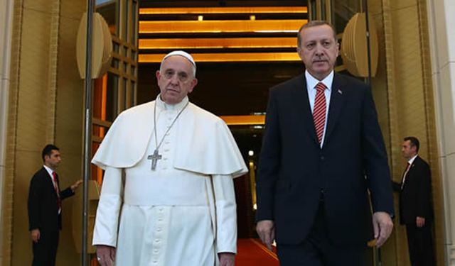 Cumhurbaşkanı Erdoğan'dan Papa Fransuva'ya: Olimpiyatlardaki ahlaksız gösteriler infiale yol açtı