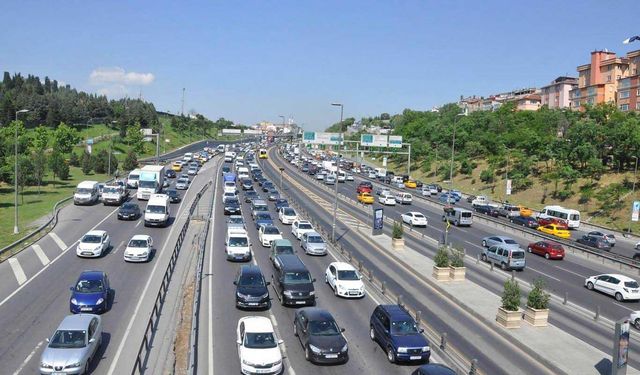 Bir ayda 212 bin taşıt trafiğe kaydedildi