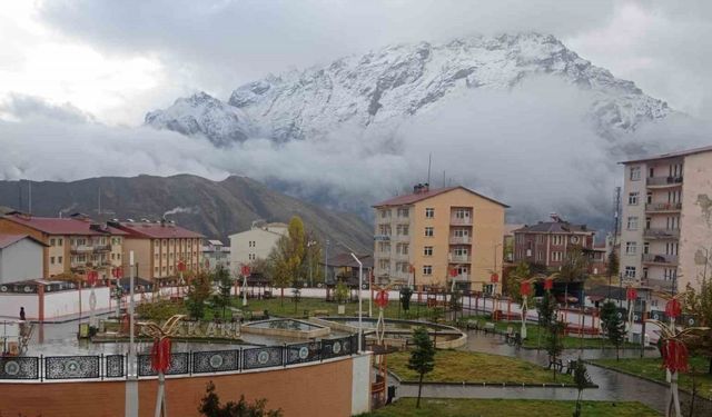 Dağlar gelinlik gibi beyaza büründü