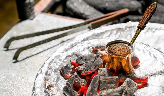 Türk Kahvesi Makinada mı, Kor Ateşte mi daha Lezzetli?