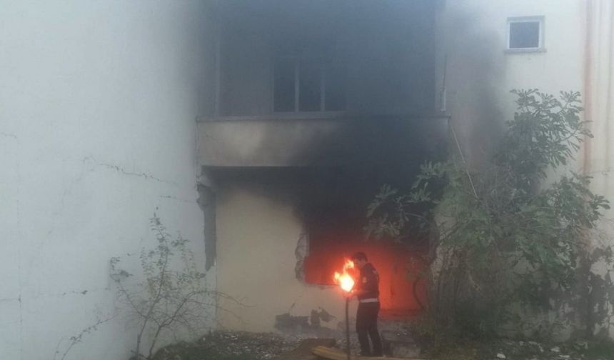 Ağır hasarlı binada korkuttun anlar