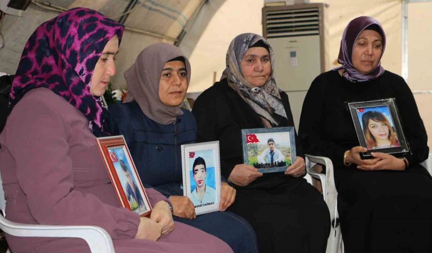 Bin 559 gündür evlatları için nöbetteler