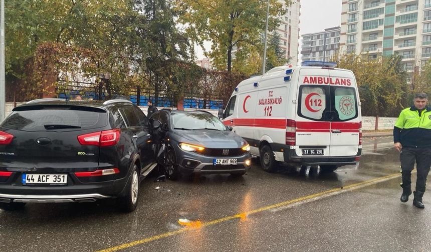 Diyarbakır’da iki otomobil çarpıştı: 1 yaralı