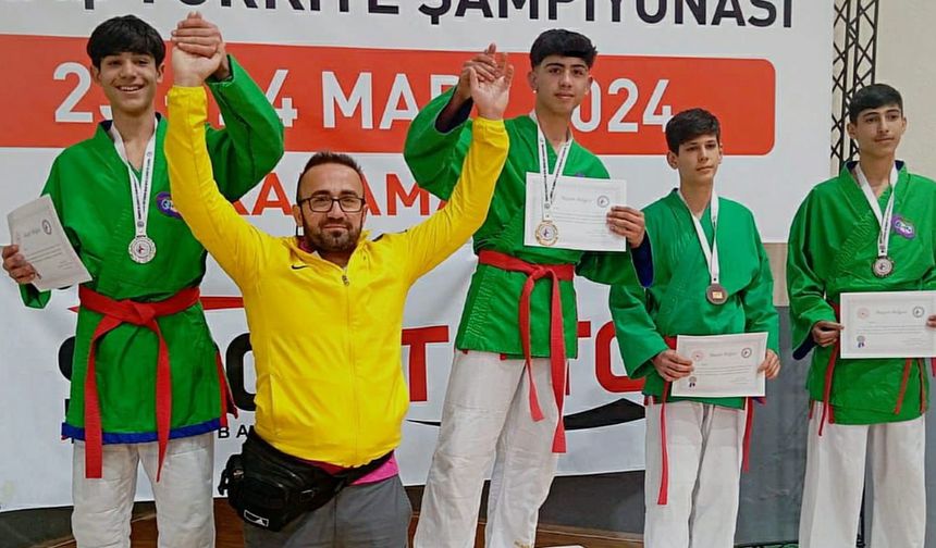 Kuraş Sporcular Şampiyonada Başarı Kazan