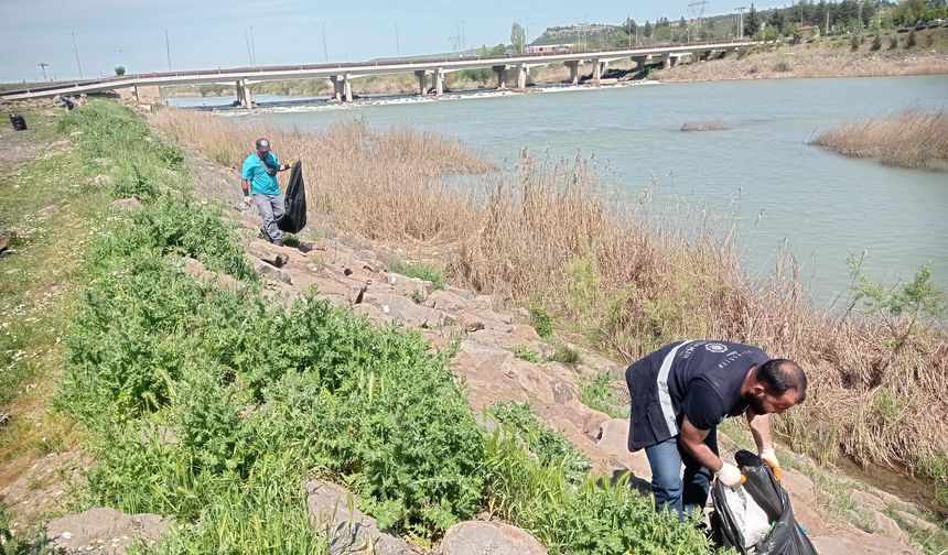 Diyarbakır'da Dicle Nehri Çevresi Atıklardan Arındırıldı