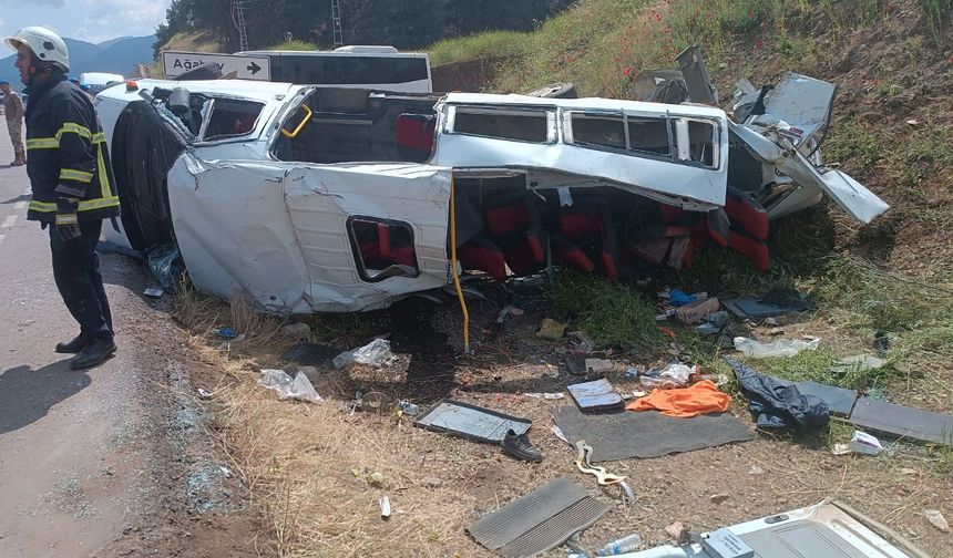 Gaziantep’te beton mikseri minibüsü biçti 8 ölü, 10 yaralı