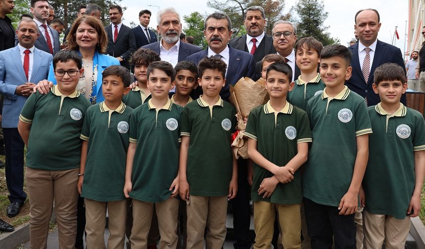 Milli Eğitim Bakanı, Diyarbakır'da  Abdullah Tivnikli Lisesi Açılışına katıldı