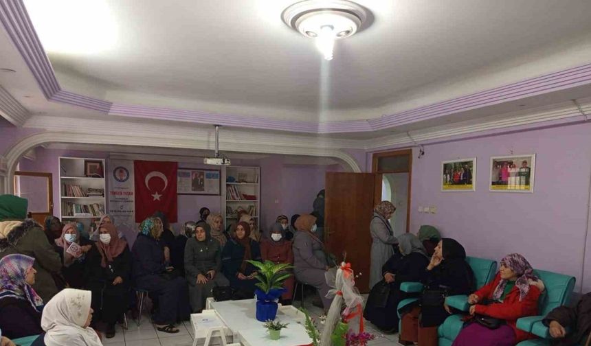 Kadın muhtarlar kanser hastalarıyla bir araya geldi