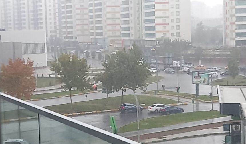 Diyarbakır’da Şimşeklerle gelen Yağış Sürprizi