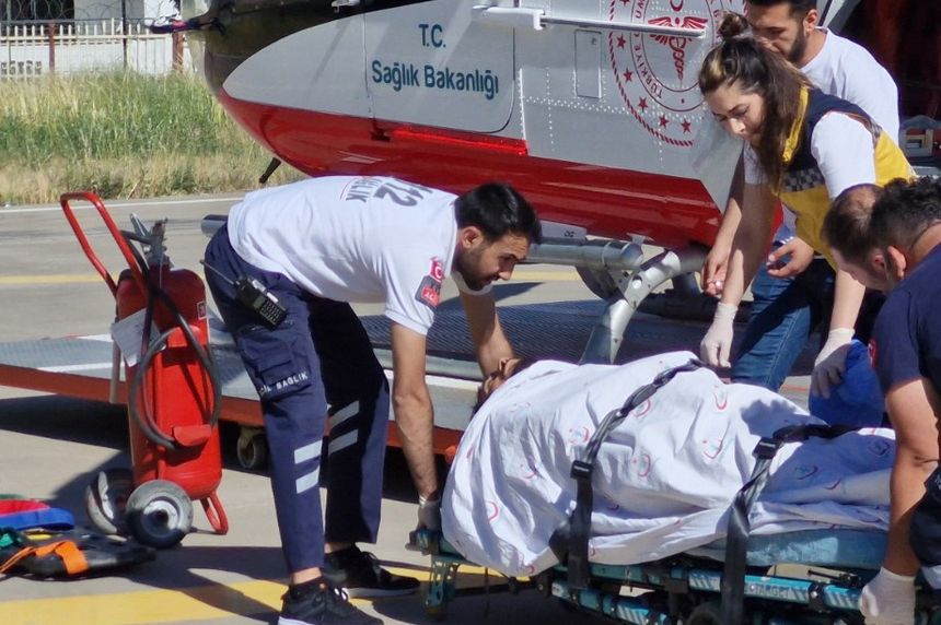 Trafik Kazası Geçiren Hasta İçin ambulans helikopter devreye girdi