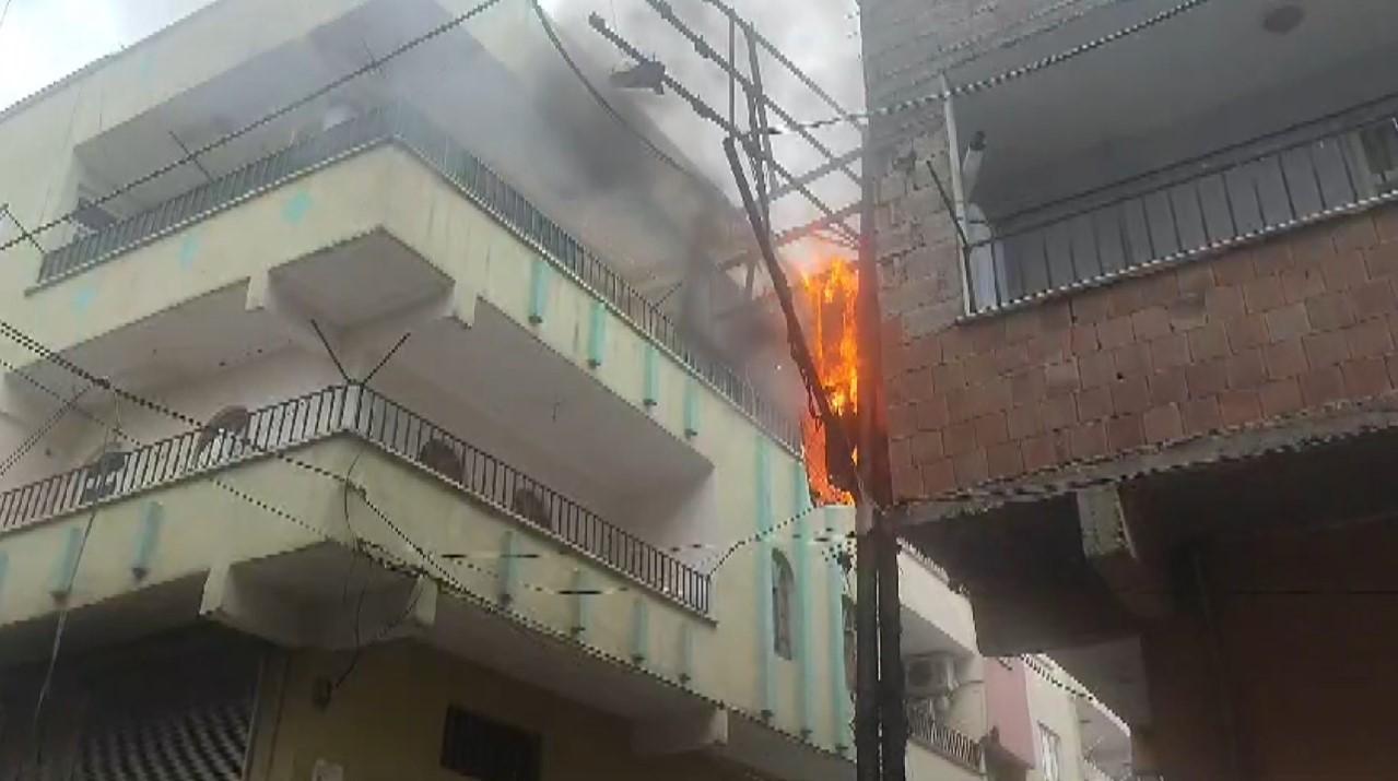 Elektrik Direğinde Çıkan Yangın Korkuttu