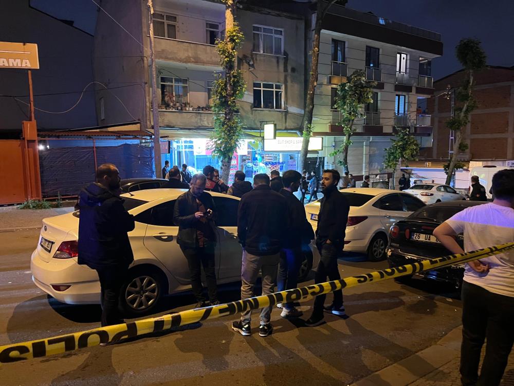 İstanbul'da Bir iş yerine ses bombası atıldı: 2 yaralı-1