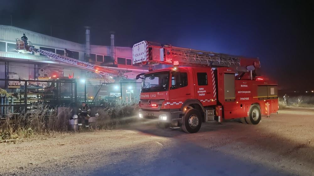 Bursa'da otomotiv yedek parça fabrikasında yangın!-2