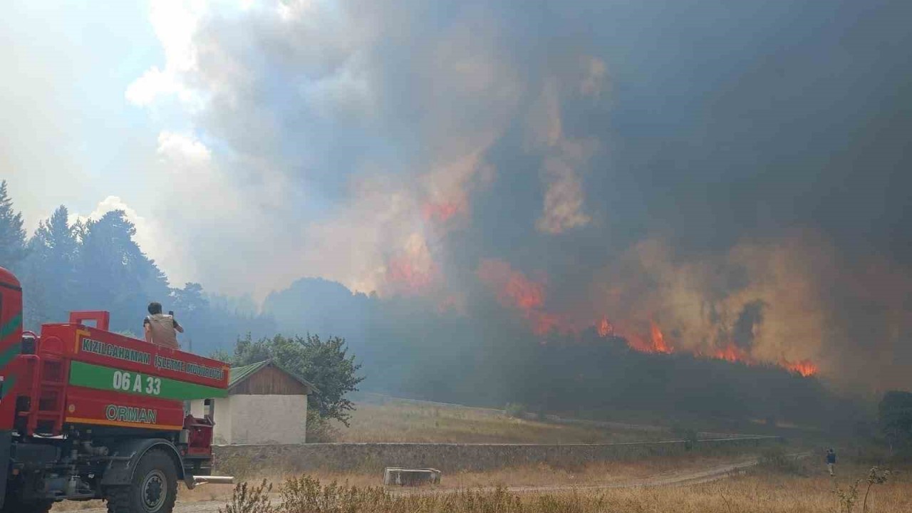 Ankara Kızılcahamam’da Ormanlık Alanda Yangın Çıktı