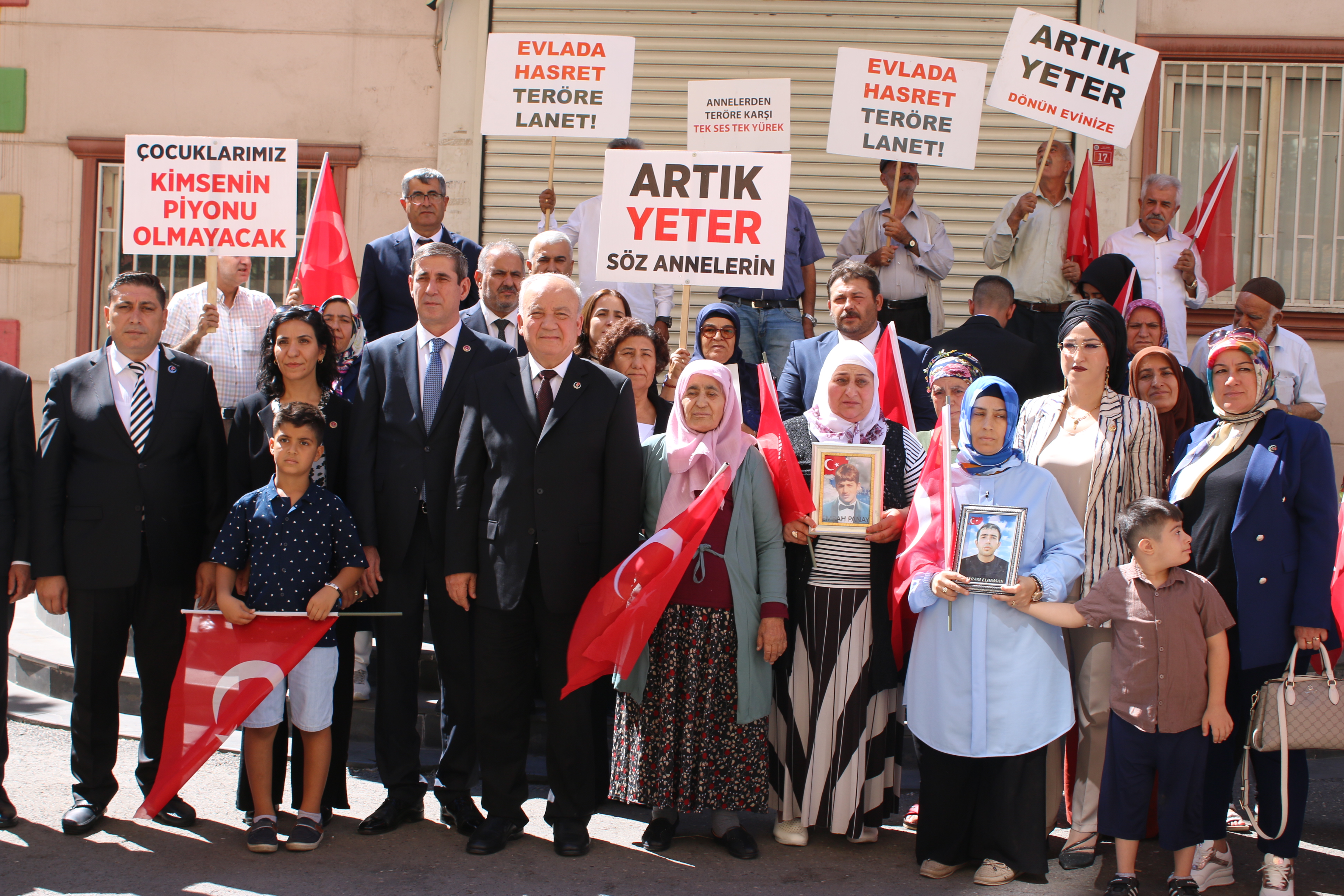 Bbp Genel Başkan Yardımcısı Diyarbakır'da Evlat Nöbetindeki Ailelerle Buluştu (7)