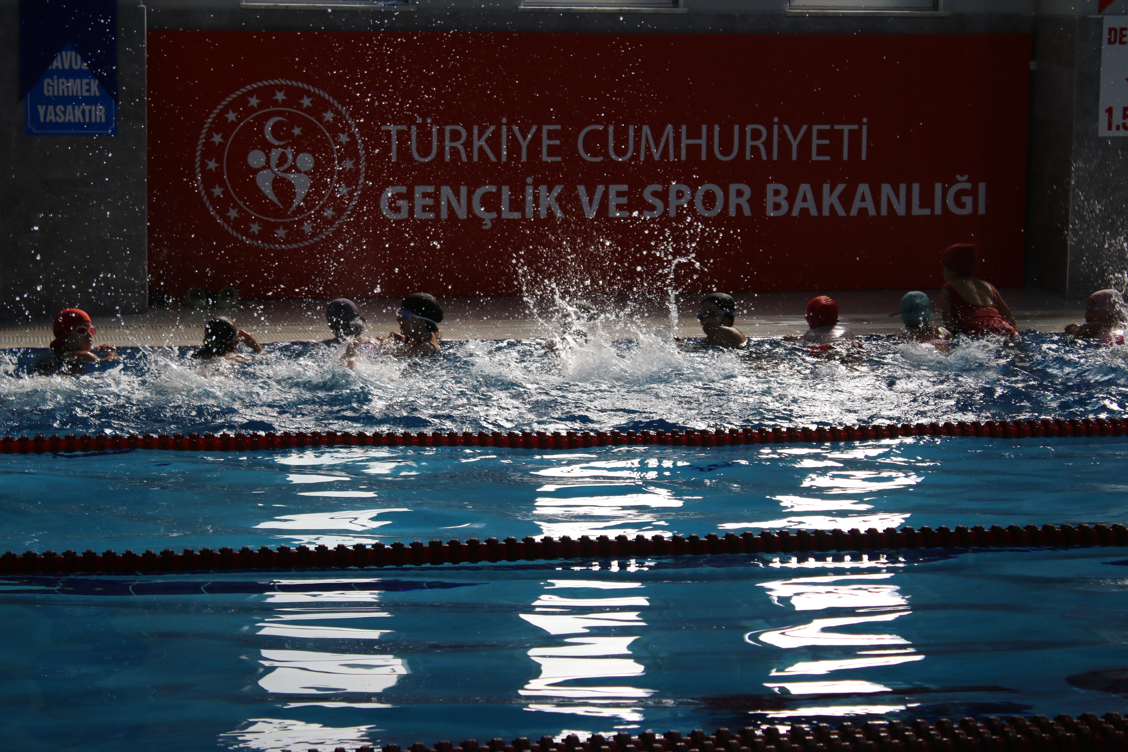 Bismil'de Yarı Olimpik Yüzme Havuzu’nda Ücretsiz Eğitim! Dyboly (3)