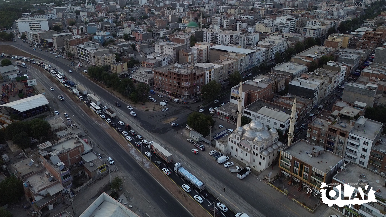 Diyarbakır Bismil'de 3 Kilometrelik Trafik Kabusu! (2)