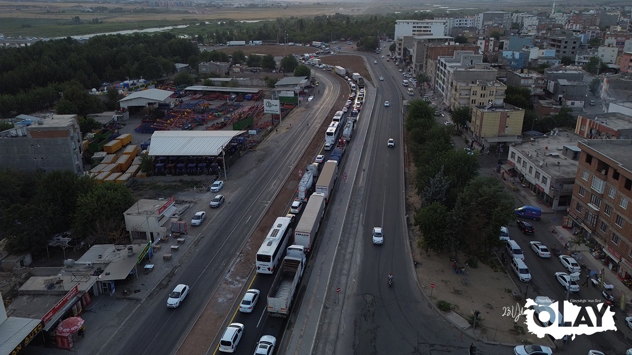 Diyarbakır Bismil'de 3 Kilometrelik Trafik Kabusu! (3)