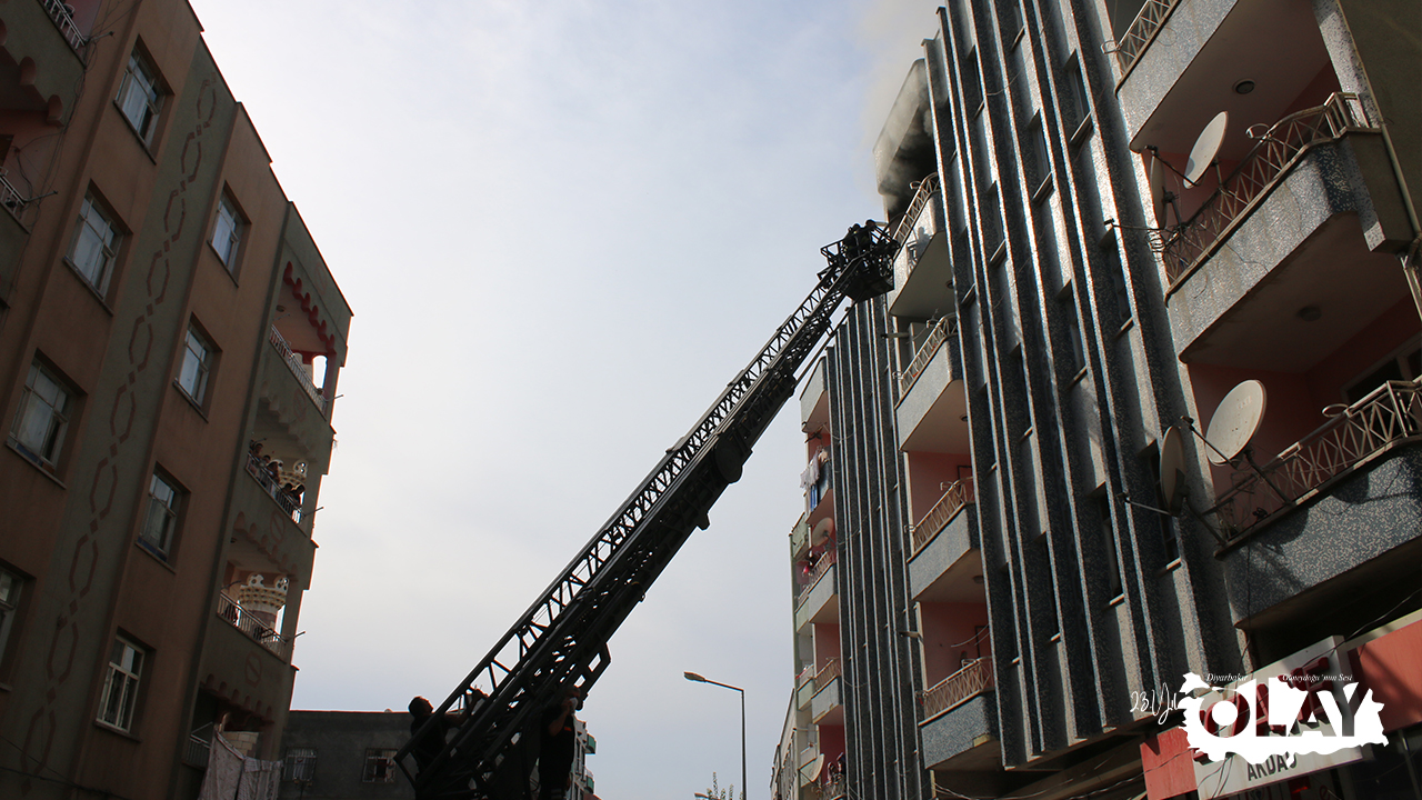 Diyarbakır Bismil'de 4 Katlı Apartmanda Yangın, 1 Yaralı (7)