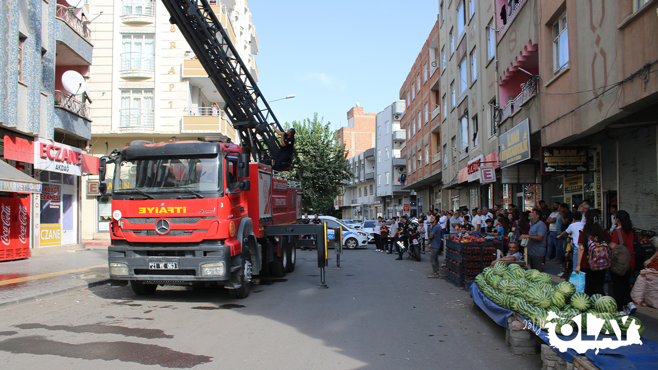 Diyarbakır Bismil'de 4 Katlı Apartmanda Yangın, 1 Yaralı (9)