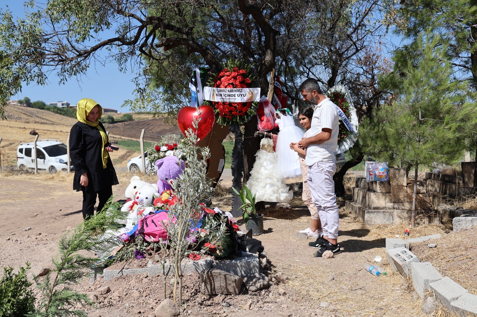 Narin'in Akranlarından Mezarına Ziyaret Devam Ediyor (1)