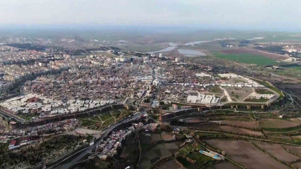 Surlar Ve On Gözlü Köprü’nün Yapılışı Yapay Zeka Ile Canlandırıldı