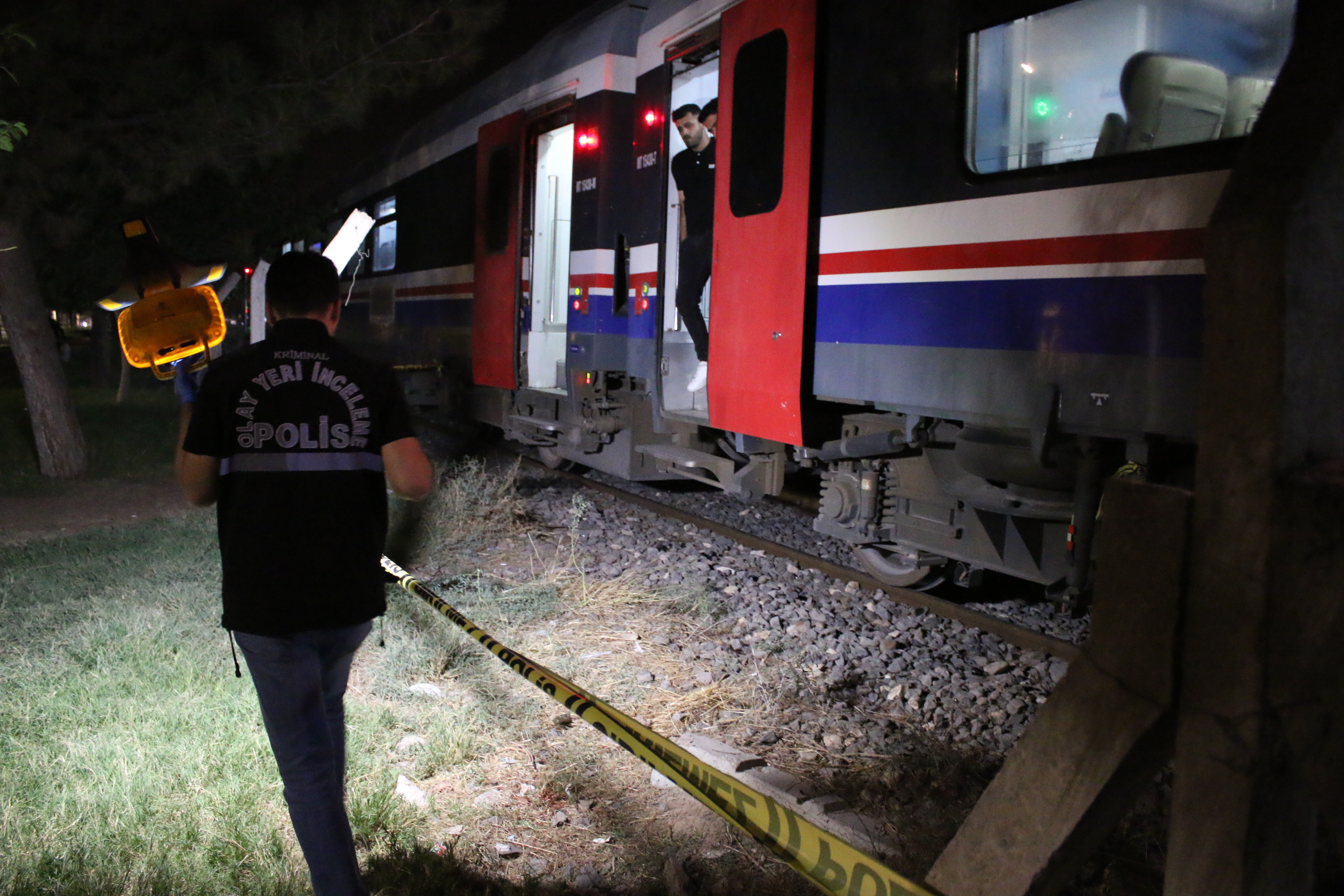 Diyarbakır Bismil'de Tren, 15 Yaşındaki Çocuğa Çarptı! (4)